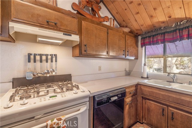 Detail Gallery Image 12 of 44 For 41935 Switzerland Dr #110,  Big Bear Lake,  CA 92315 - 3 Beds | 2/1 Baths