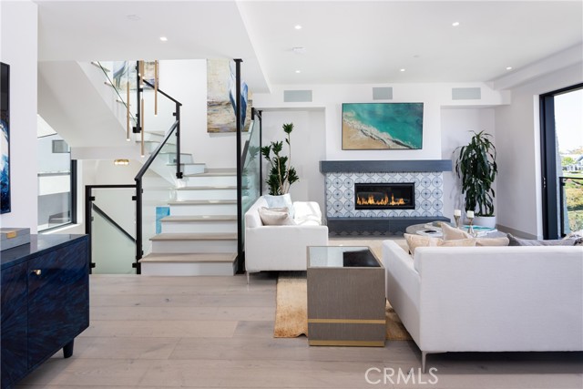 Detail Gallery Image 5 of 30 For 356 Dahlia Place, Corona Del Mar,  CA 92625 - 3 Beds | 3/2 Baths