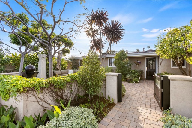 Detail Gallery Image 3 of 33 For 3165 Bermuda Dr, Costa Mesa,  CA 92626 - 3 Beds | 2 Baths