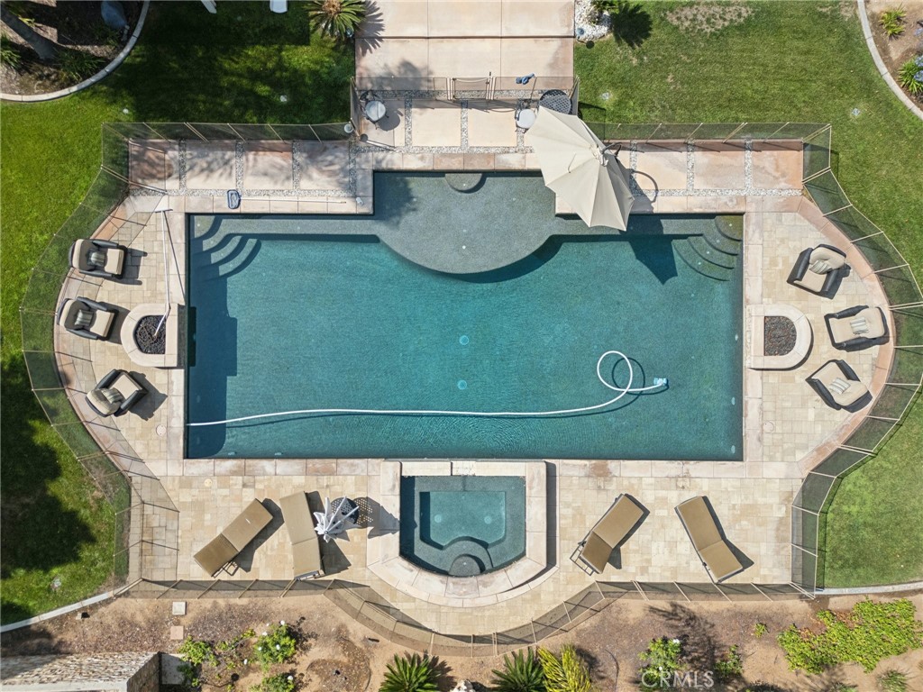 https://media.crmls.org/medias/bfbde30a-2335-47e0-b38e-61967831aa02.jpg?preset=X-Large