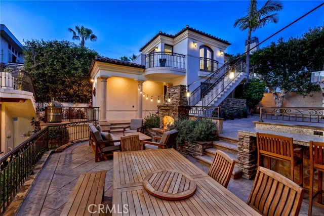 504 John Street, Manhattan Beach, California 90266, 5 Bedrooms Bedrooms, ,4 BathroomsBathrooms,Residential,Sold,John,SB21102347