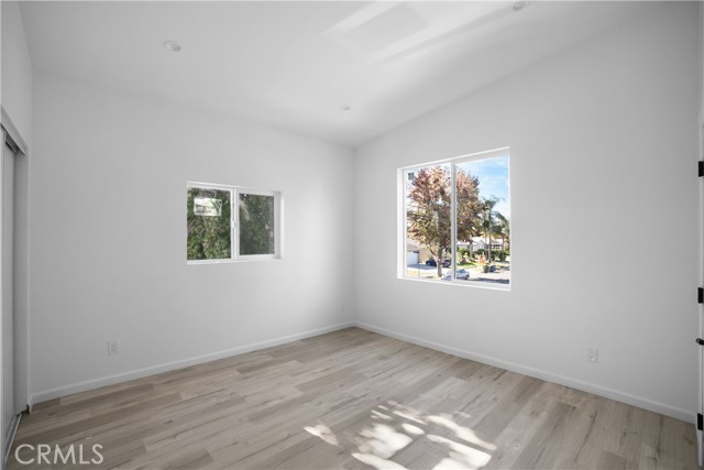 Detail Gallery Image 9 of 12 For 20553 Valerio, Winnetka,  CA 91306 - 3 Beds | 3 Baths