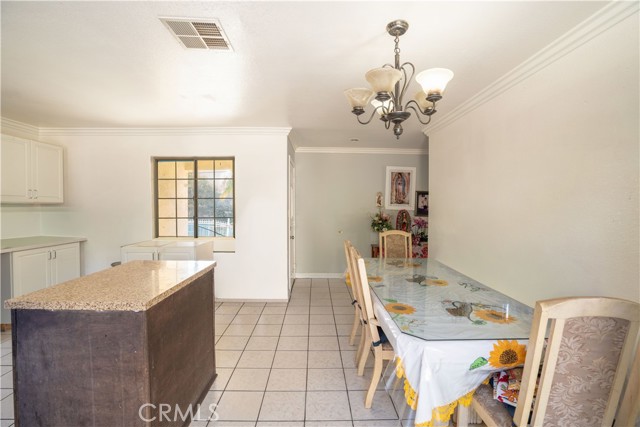 Detail Gallery Image 8 of 23 For 11044 Borden Avenue, Pacoima,  CA 91331 - 7 Beds | 4 Baths