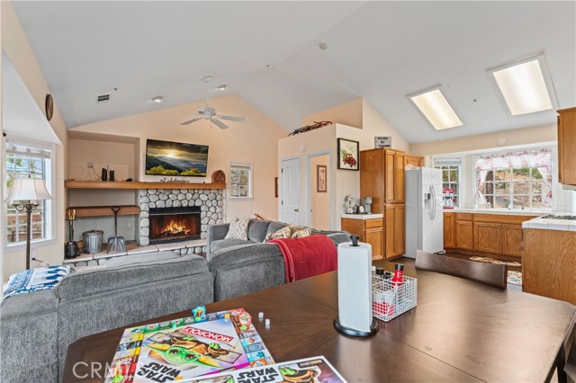 Detail Gallery Image 5 of 39 For 1285 Yukon Dr, Lake Arrowhead,  CA 92352 - 3 Beds | 2/1 Baths