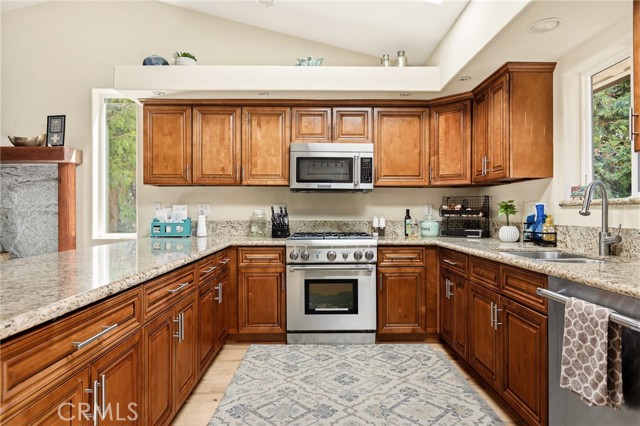 Detail Gallery Image 6 of 30 For 434 Klamath Dr, Lake Arrowhead,  CA 92352 - 4 Beds | 2/1 Baths