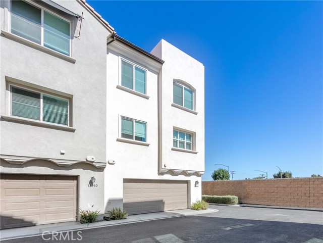 12914 Oliana Drive, La Mirada CA: https://media.crmls.org/medias/bfc167de-0572-4710-adee-631258ff7618.jpg