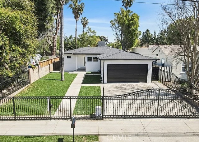 Detail Gallery Image 1 of 15 For 8814 Haskell Ave, North Hills,  CA 91343 - 3 Beds | 2 Baths