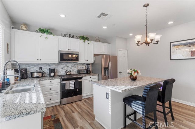Detail Gallery Image 10 of 36 For 20793 Spring Mountain Rd, Riverside,  CA 92507 - 4 Beds | 2 Baths