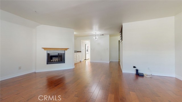 1328 North Columbus Avenue, 5 photo 4