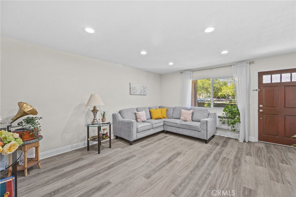 2094 Grand Avenue - photo 13