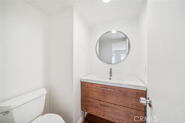 Detail Gallery Image 9 of 26 For 1526 August Ln #4,  Newport Beach,  CA 92660 - 2 Beds | 2/1 Baths