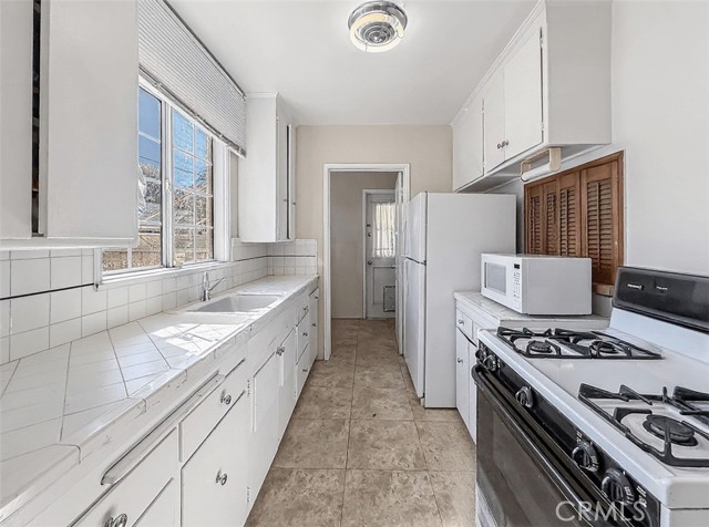 Detail Gallery Image 12 of 39 For 6223 Klump, North Hollywood,  CA 91606 - 2 Beds | 1 Baths