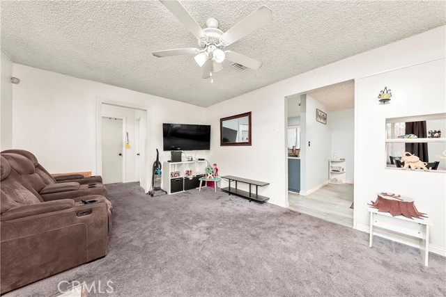 45532 Elm Avenue, Lancaster CA: https://media.crmls.org/medias/bfc40bbb-e0fe-4297-8090-7244c60b6226.jpg