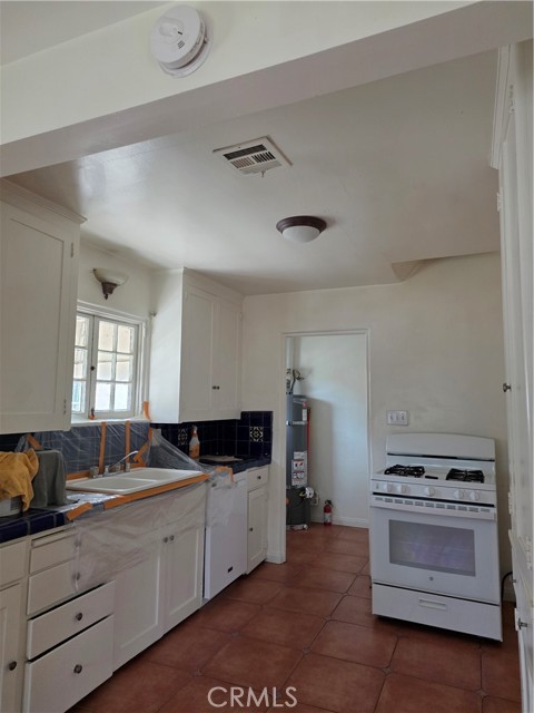 Detail Gallery Image 6 of 15 For 3717 Briscoe St, Riverside,  CA 92506 - 3 Beds | 2 Baths