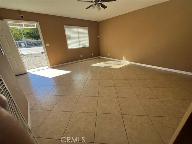 Detail Gallery Image 12 of 14 For 16510 16510 Lakeshore Dr, Lake Elsinore,  CA 92530 - 2 Beds | 1 Baths