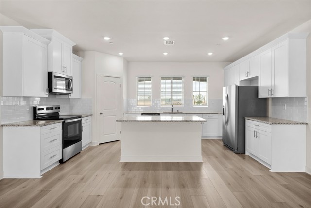 5 Bed Home for Sale in Apple Valley, California