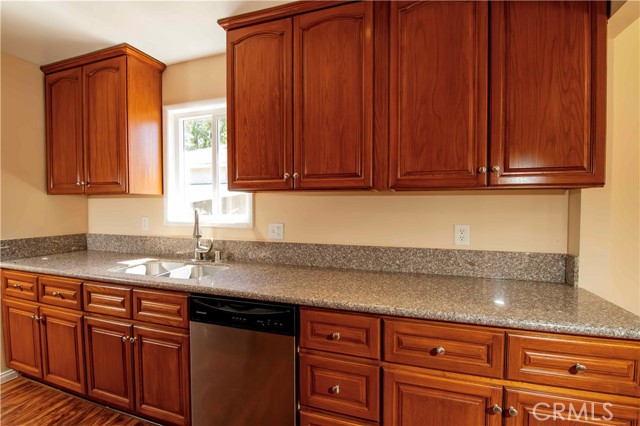 6911 Enfield Avenue, Reseda CA: https://media.crmls.org/medias/bfc59b63-48b3-47c2-bac3-5df97efc7cc2.jpg