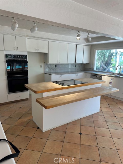 23135 Park Contessa, Calabasas CA: https://media.crmls.org/medias/bfc5a3c6-cd1c-47c1-abaf-39a06666f55e.jpg