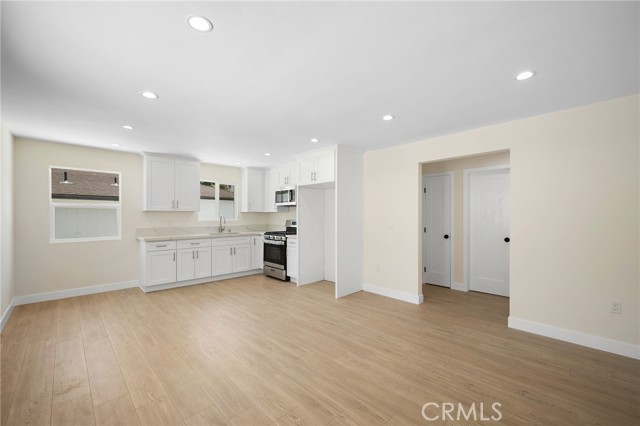 Detail Gallery Image 3 of 15 For 1007 W Angeleno Ave #102,  Burbank,  CA 91506 - 1 Beds | 1 Baths