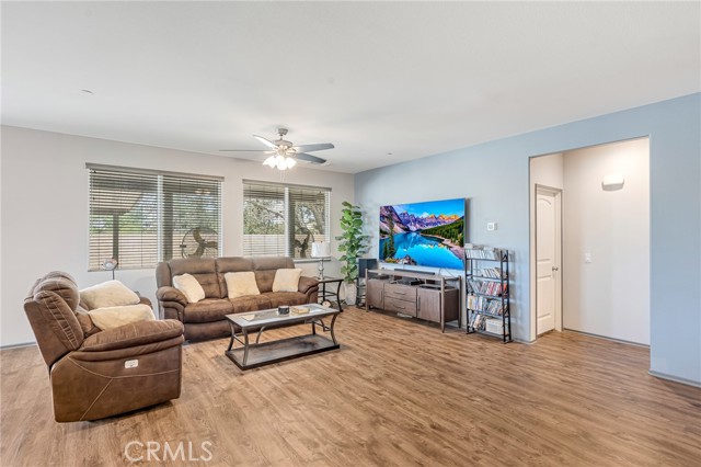 1559 Cabernet Court, San Jacinto CA: https://media.crmls.org/medias/bfc63dda-41d2-43eb-839d-0c7d391634b8.jpg