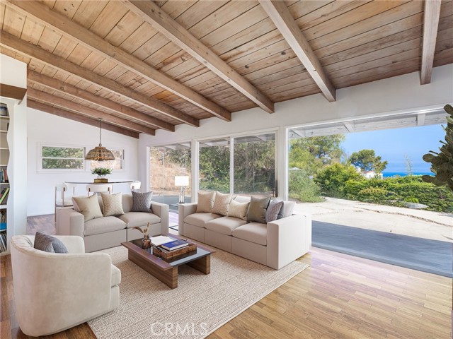 5046 Range Horse Lane, Rolling Hills Estates CA: https://media.crmls.org/medias/bfc67c84-e0f7-4ab1-a02e-a97022ff8c70.jpg
