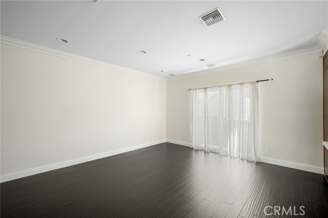 Detail Gallery Image 9 of 29 For 750 E Orange Grove Ave, Burbank,  CA 91501 - 3 Beds | 3 Baths