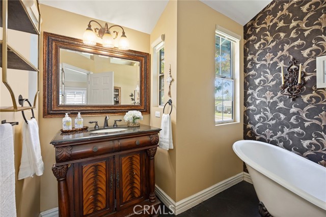 5092 Briarhill Drive, Yorba Linda CA: https://media.crmls.org/medias/bfc80480-076e-4ec9-9ab8-1e4a5d27bef5.jpg