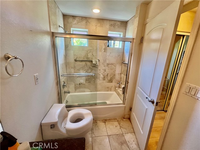 Detail Gallery Image 12 of 15 For 1515 Grismer Ave #102,  Burbank,  CA 91504 - 2 Beds | 2 Baths