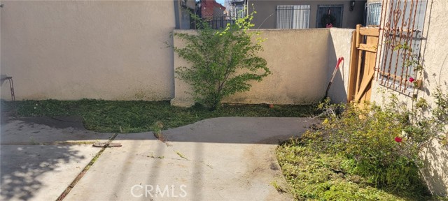 Detail Gallery Image 2 of 4 For 3500 W 78th St, Inglewood,  CA 90305 - 4 Beds | 3 Baths