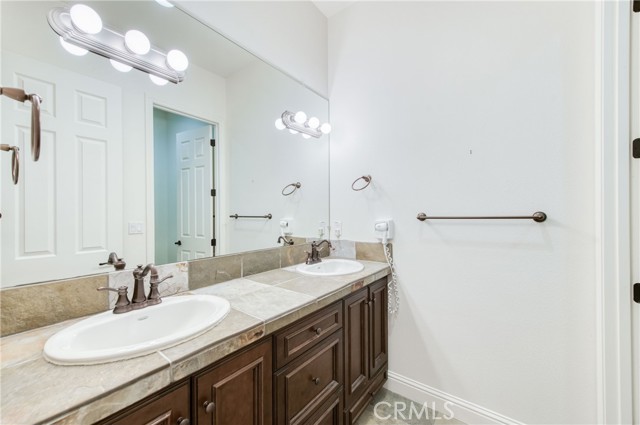 Detail Gallery Image 28 of 35 For 1624 N Chesterfield Ln, Clovis,  CA 93619 - 4 Beds | 2/1 Baths