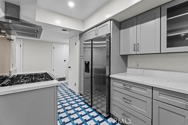 Detail Gallery Image 3 of 25 For 6752 Hillpark #303,  Los Angeles,  CA 90068 - 2 Beds | 2 Baths