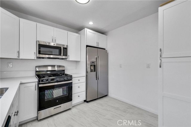 Detail Gallery Image 10 of 28 For 462 W Orange Grove, Pomona,  CA 91768 - 3 Beds | 2 Baths