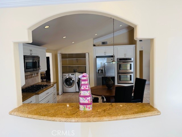Detail Gallery Image 8 of 48 For 6201 Corbin Ave, Tarzana,  CA 91356 - 5 Beds | 4 Baths
