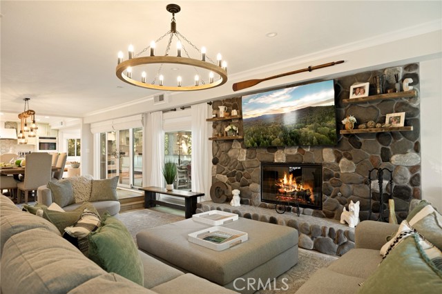 157 Brentwood Drive, Lake Arrowhead CA: https://media.crmls.org/medias/bfcb132b-52f8-4198-a5e0-f9e61604b58f.jpg