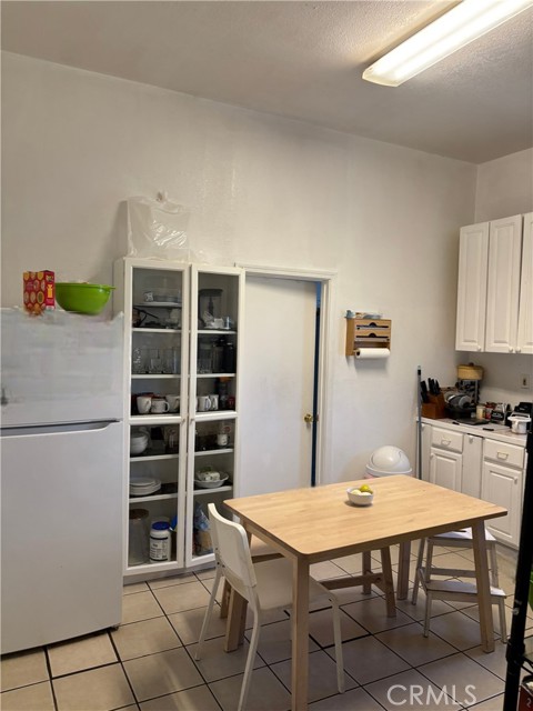 Detail Gallery Image 4 of 5 For 731 Campbell St, Oakland,  CA 94607 - 2 Beds | 1 Baths