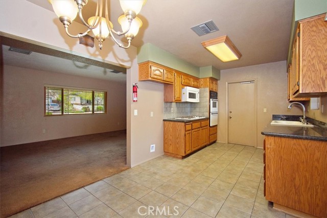 Detail Gallery Image 10 of 17 For 35571 Bella Vista Dr, Yucaipa,  CA 92399 - 3 Beds | 1/1 Baths