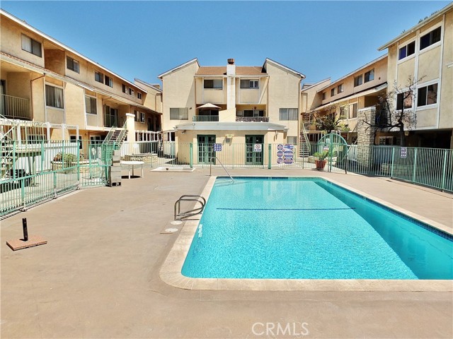 121 Sinclair Avenue, Glendale CA: https://media.crmls.org/medias/bfccab1c-b3a1-4d9e-b836-f2ac1f0bf74f.jpg