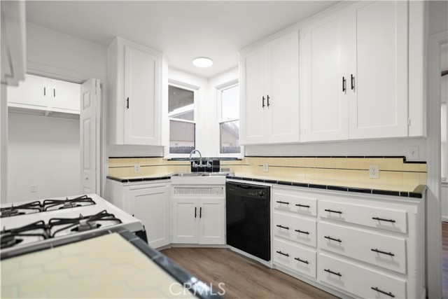 Detail Gallery Image 12 of 26 For 234 Linda Vista Dr, Bakersfield,  CA 93308 - 2 Beds | 1 Baths
