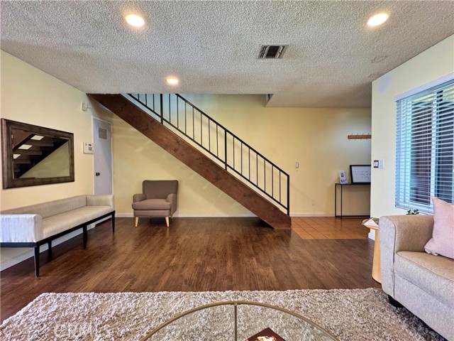 Detail Gallery Image 9 of 50 For 4177 Manhattan Beach Blvd., Lawndale,  CA 90260 - 3 Beds | 3 Baths