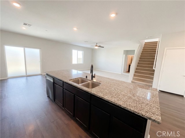 Detail Gallery Image 9 of 25 For 16818 Desert Willow, Victorville,  CA 92394 - 5 Beds | 3 Baths