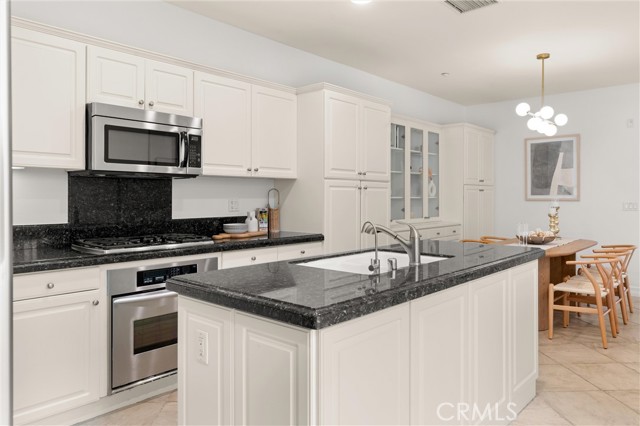 5 Orange Blossom Circle, Mission Viejo CA: https://media.crmls.org/medias/bfcd75a4-3120-4f0e-ba39-b6753e1b05df.jpg