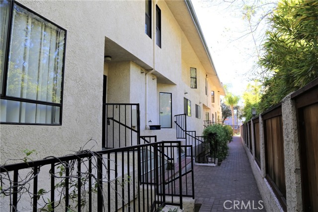 Detail Gallery Image 1 of 25 For 322 S Mentor Ave #6,  Pasadena,  CA 91106 - 2 Beds | 2/1 Baths