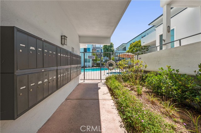 Detail Gallery Image 2 of 36 For 415 S Prospect Ave #203,  Redondo Beach,  CA 90277 - 2 Beds | 2 Baths