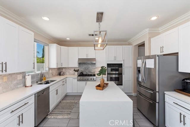 Detail Gallery Image 14 of 55 For 26273 Palm Tree Ln, Murrieta,  CA 92563 - 5 Beds | 3/1 Baths