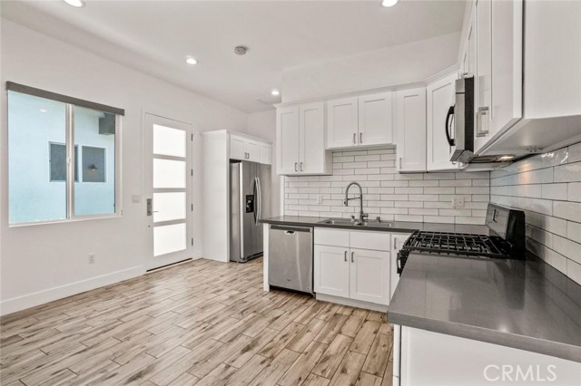 7304 Woodley Ave, Van Nuys CA: https://media.crmls.org/medias/bfcdbbc4-d760-4d78-beb7-dbd2c711a42e.jpg