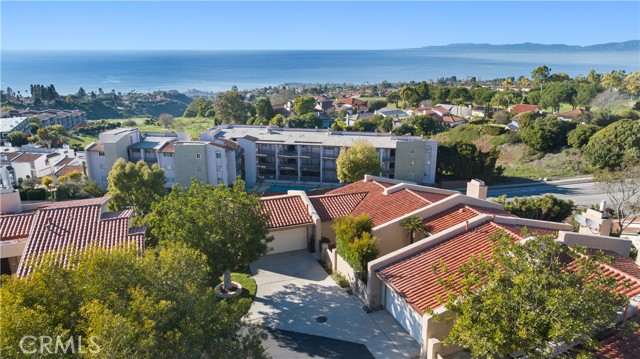 19 Coraltree Lane, Rolling Hills Estates CA: https://media.crmls.org/medias/bfce56df-bff0-4ae0-ae00-cedbd0306258.jpg