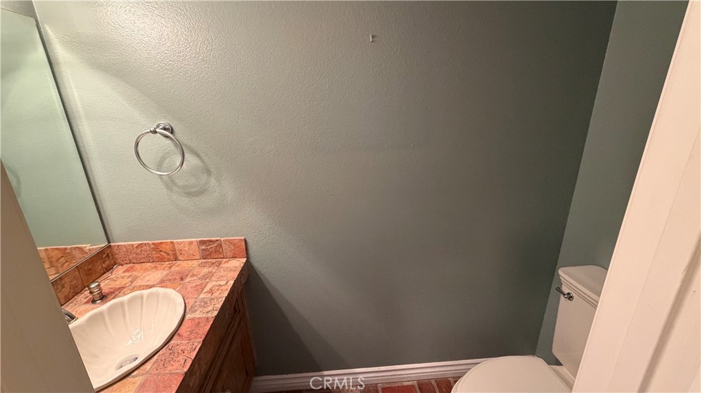 https://media.crmls.org/medias/bfce8a19-e0e4-46a4-b183-ce42f8bfcf4e.jpg?preset=X-Large