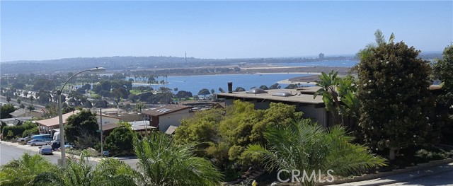 Front Image Thumbnail for CROC26047672