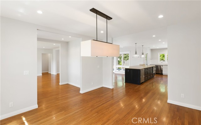 Detail Gallery Image 12 of 43 For 933 W Riviera Dr., Santa Ana,  CA 92705 - 3 Beds | 2/1 Baths