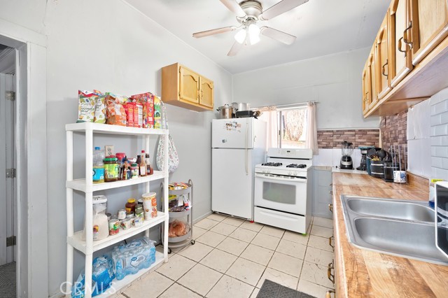 1107 B Street, Brawley CA: https://media.crmls.org/medias/bfcfa731-7f8f-42ce-b170-47cf4823d3fa.jpg